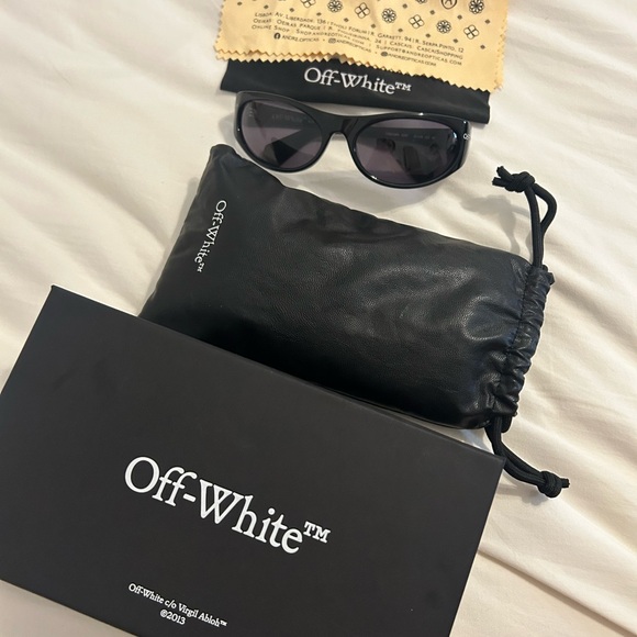 Black off-white Napoli sunglasses - Picture 5 of 5